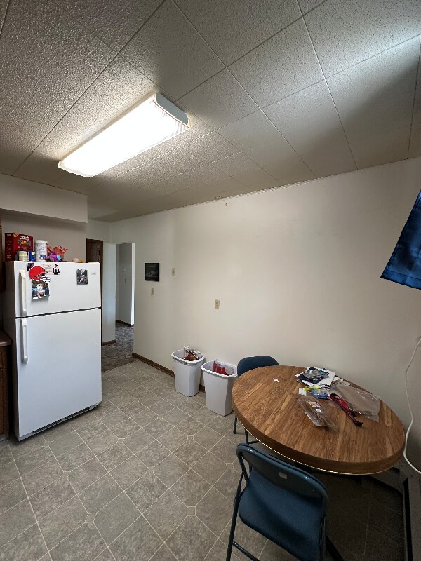 Building Photo - 516 Kendall Ave S