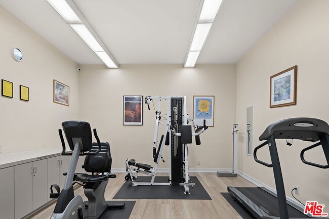 Building Photo - 6021 Lindley Ave