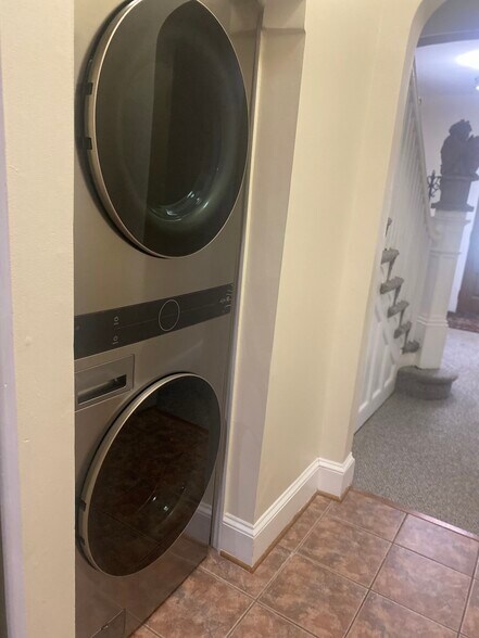 Washer/dryer - 1333 Randolph St NW