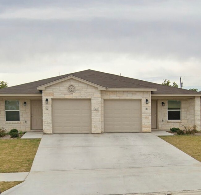 Primary Photo - 312 Lowes Blvd