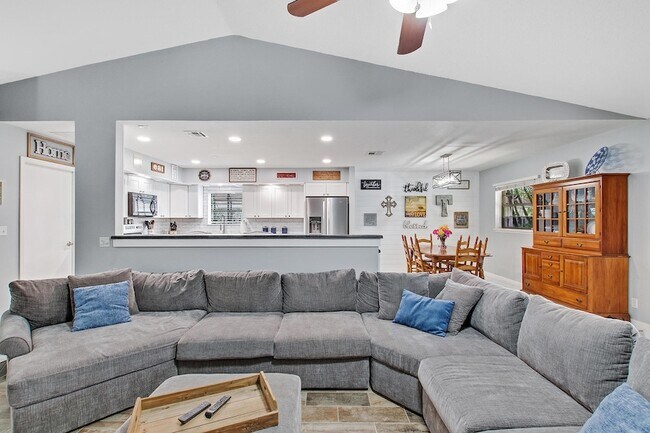 Building Photo - 912 Blueberry Dr