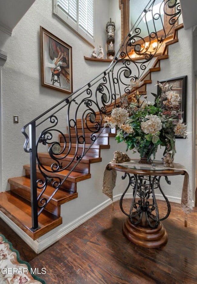 Building Photo - 1933 Gus Moran St