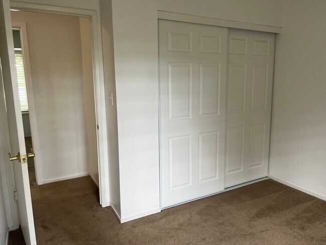Guest room #2 - 1830 Polk Way
