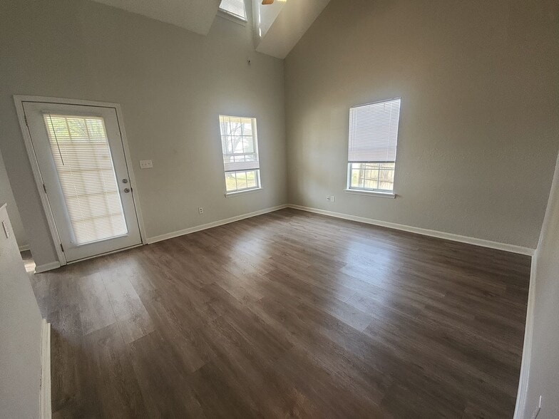 Building Photo - 14 Countryside Dr