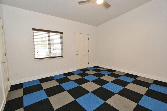 Building Photo - Single-Level Home in Quiet Neighborhood