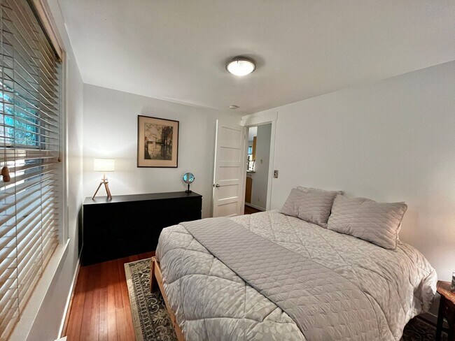 Building Photo - Fully Furnished Historic Fort Ward Townhome on Bainbridge Island