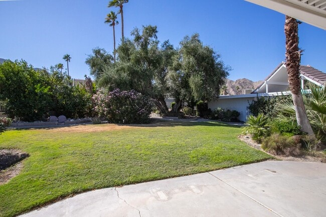 Building Photo - Mid-Century in Rancho Mirage!