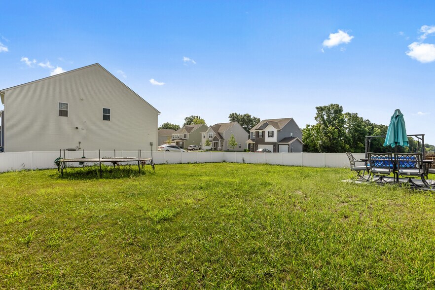 Building Photo - 7419 Hillway Dr