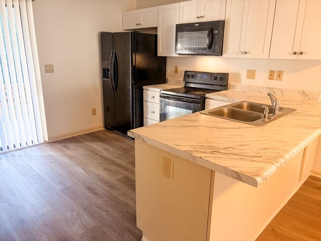 Building Photo - 51 Candlewyck