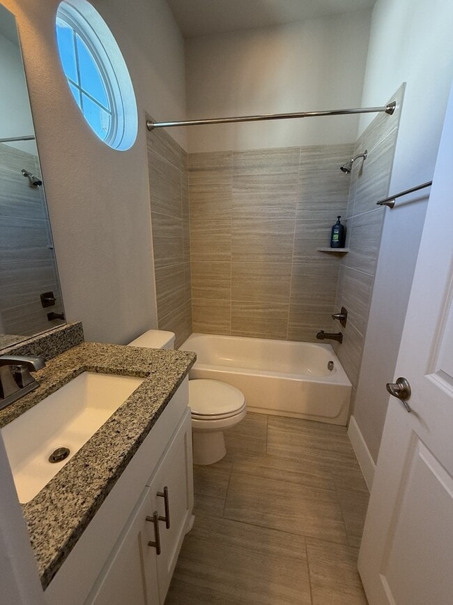 Building Photo - 641 Middle St