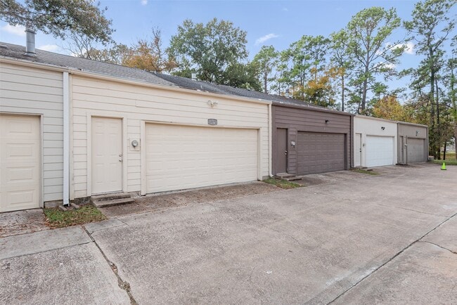 Building Photo - 15171 Kimberley Ct