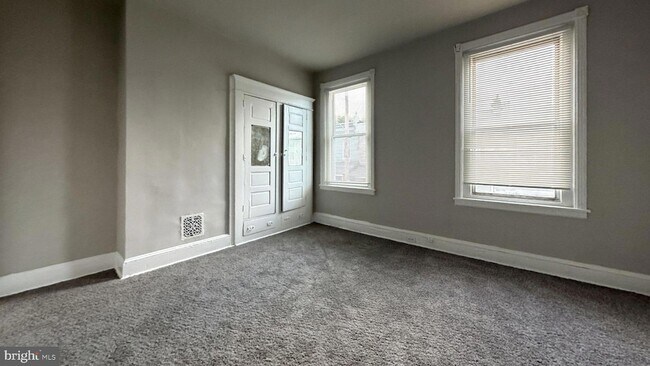Building Photo - 5122 Folsom St