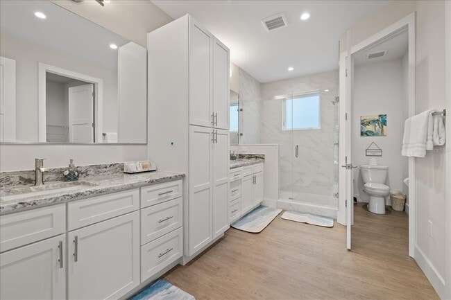 Building Photo - 623 Petit Wy