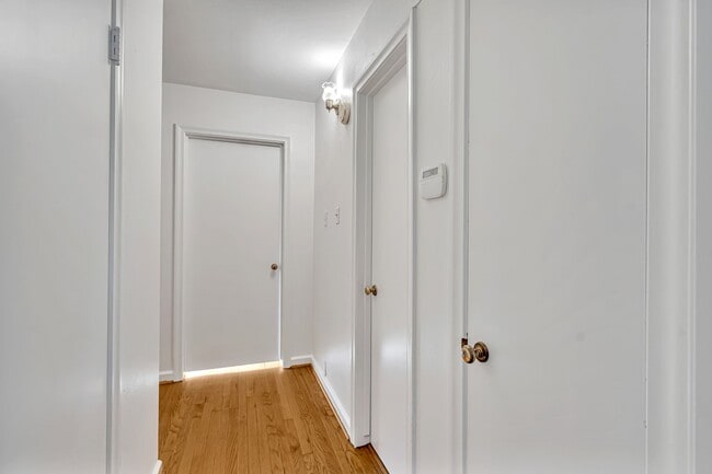 Building Photo - 1027 W 31st St