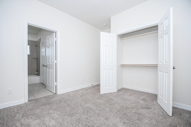 Building Photo - 2407 Ferguson Way