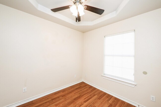 Building Photo - 1000 Ranchway Dr