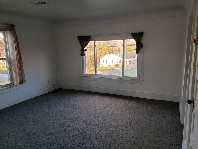 Building Photo - 215-B N Washington St