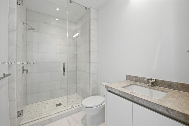 Building Photo - 175 SE 25th Rd