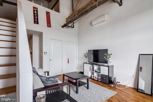 Building Photo - 4 Leverington Ave