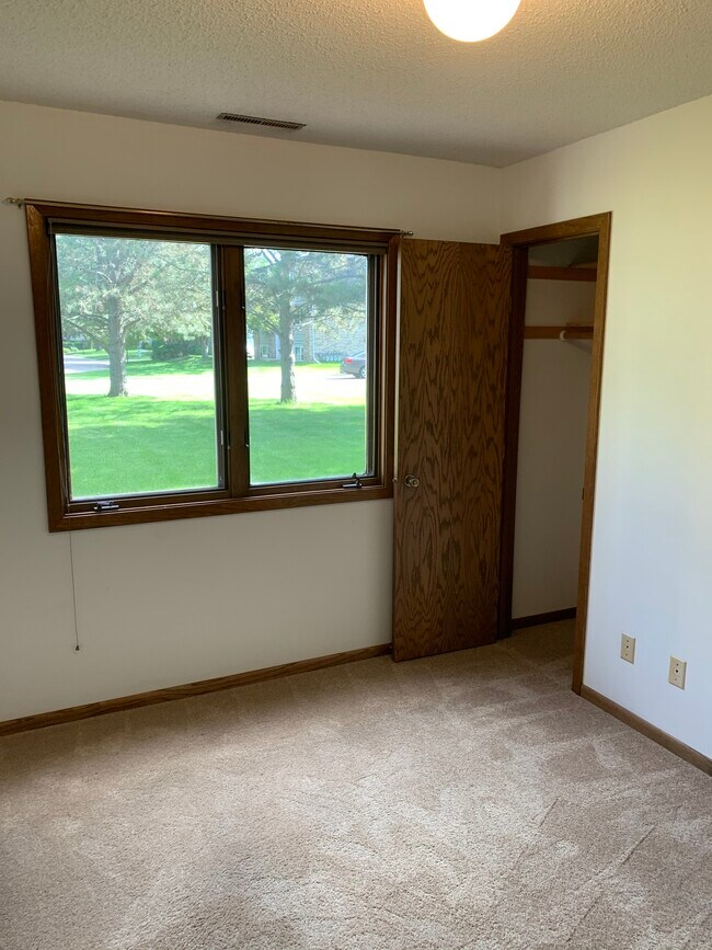 Building Photo - 201 Heather Ln