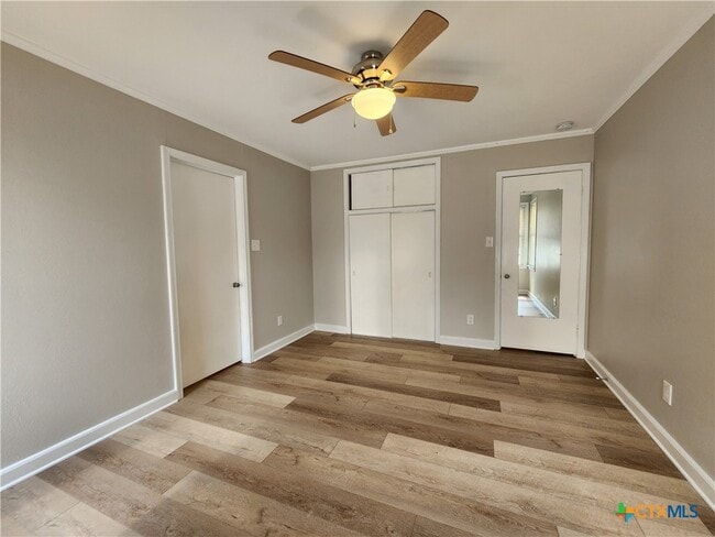 Building Photo - 564 Laurel Ln