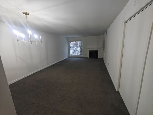 Building Photo - Two bedroom condo