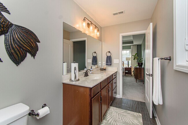 Building Photo - Spacious Home with Hot Tub, Fenced Yard an...