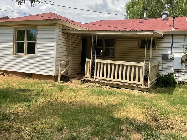 Building Photo - Three or Four Bedroom