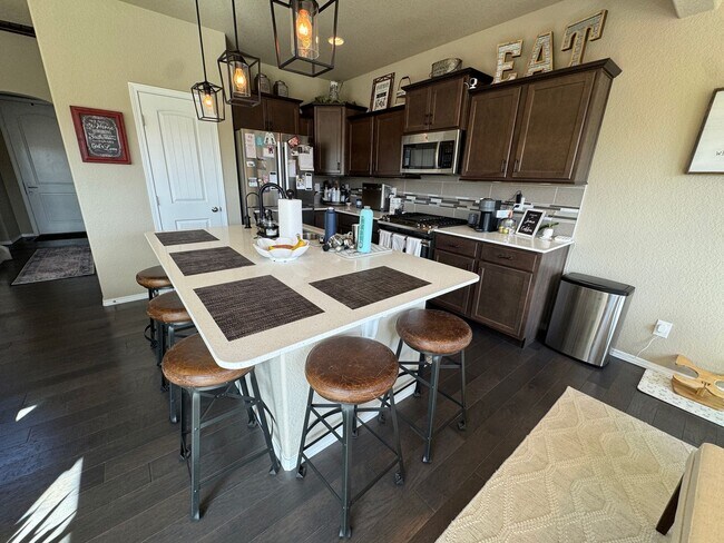 Building Photo - Stunning 4 Bed / 3 Bath Home Nested in Banning Lewis Ranch!