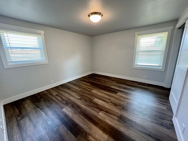 Building Photo - Fully Remodeled 4 Bed 3 Bath Home in the C...