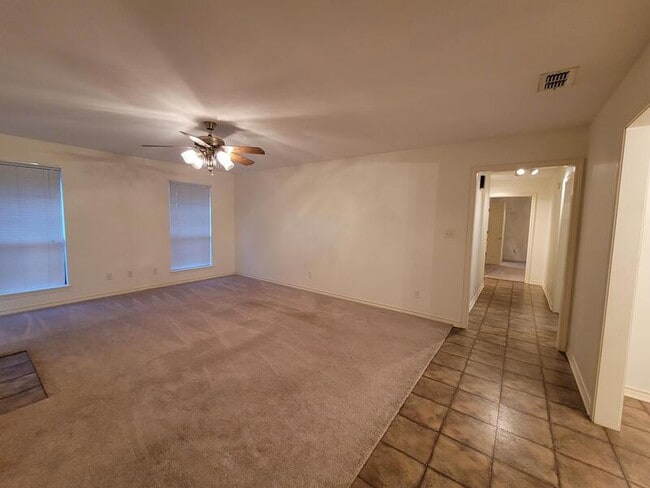 Building Photo - 640 Canada St