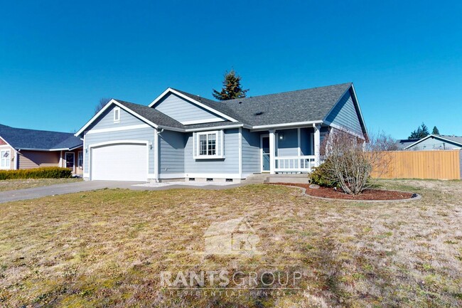 Building Photo - Easy commute to JBLM! Close to Shopping & ...