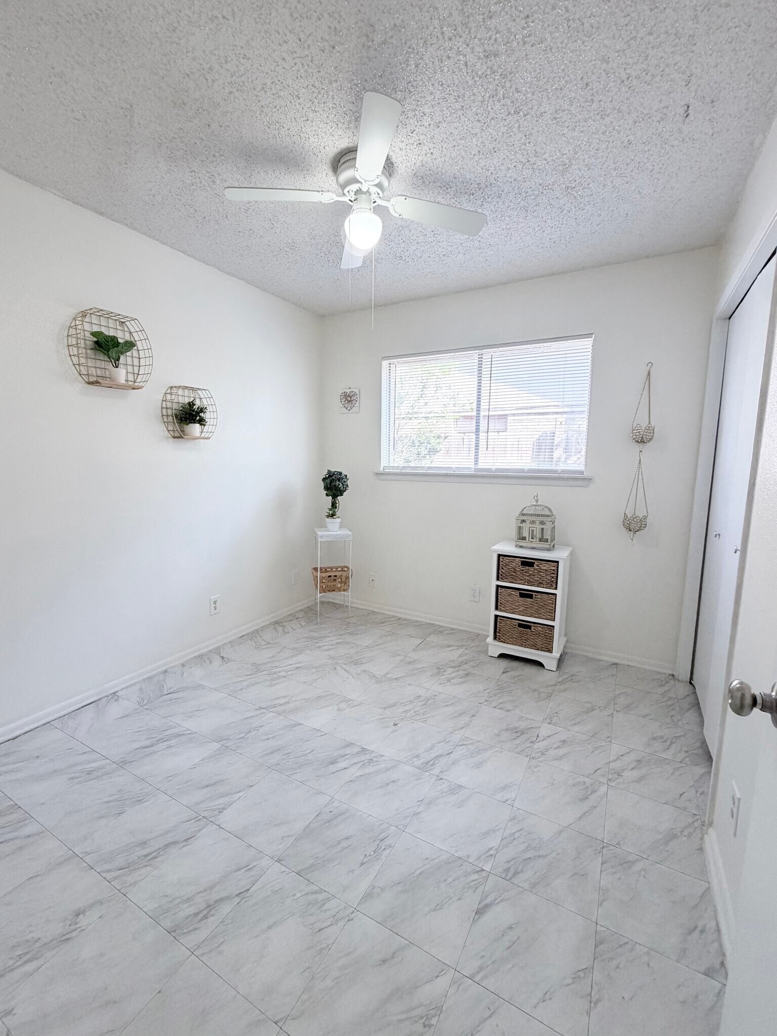 Building Photo - 7418 Meadow Cliff St