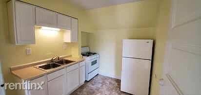 Building Photo - 2 br, 1 bath Duplex - 2202 North 55th Stre...