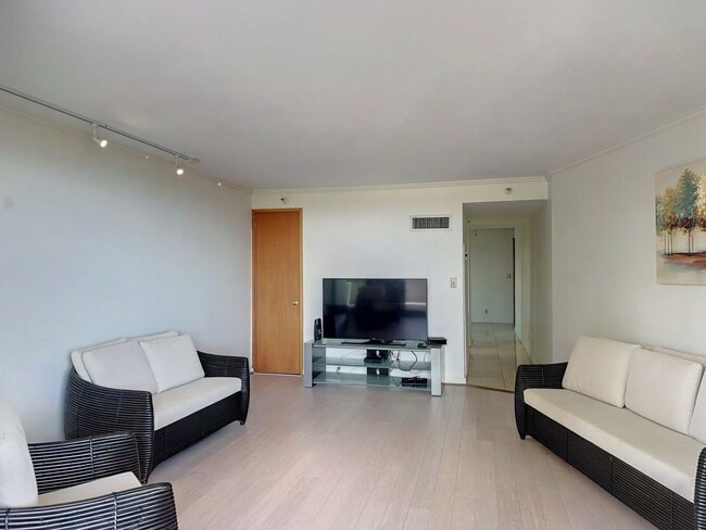 Building Photo - Stunning Kakaako 2 Bedroom at Nauru Tower
