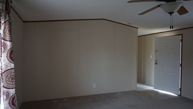 Building Photo - 3 Bedroom mobile home in the County