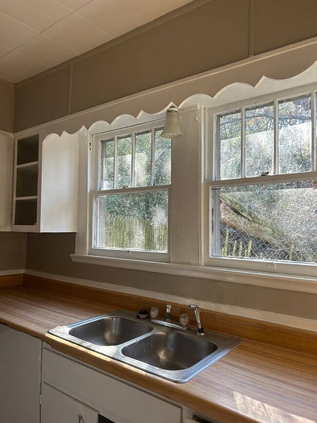 Building Photo - FIRST MONTH FREE FOR QUALIFIED APPLICANTS!