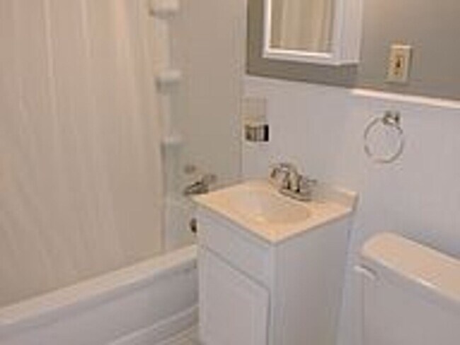 Building Photo - Southwest Topeka Home!