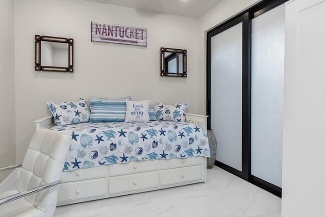 Building Photo - 15 Ocean Breeze