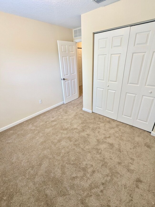 Building Photo - 4 Bedroom Port Orange, Coquina Cove - Town...