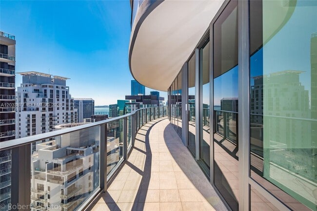 Building Photo - 1000 Brickell Plaza