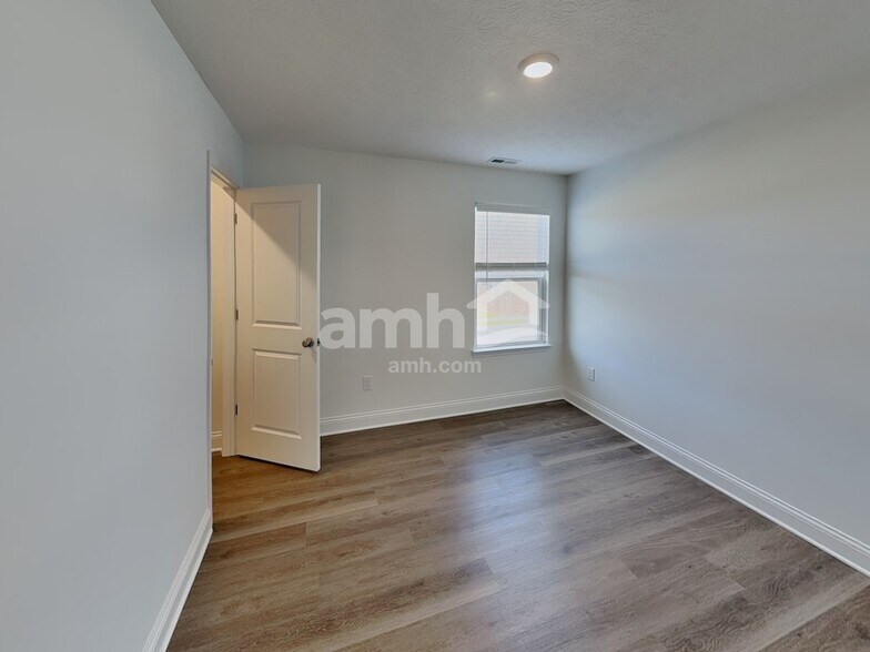 Building Photo - 1004 Heritage Blvd