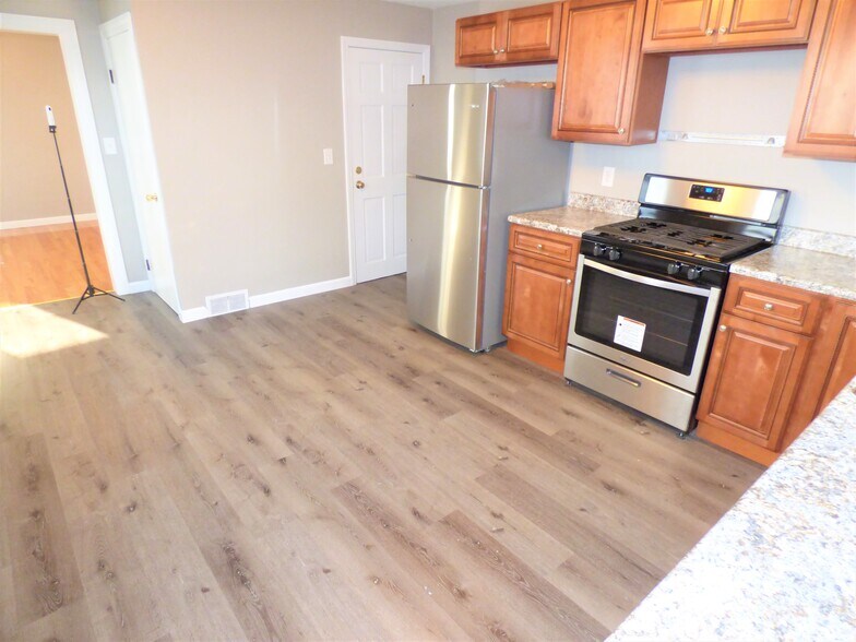 Building Photo - 10 Stearns St