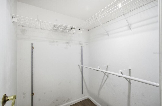 Building Photo - 41 Hembury Ln