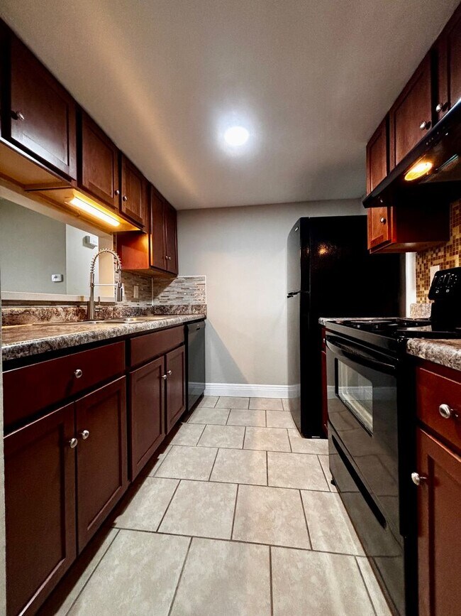 Building Photo - Newly Renovated 2-Bedroom Apartment in Serene Kettering – Schedule a Tour Today!