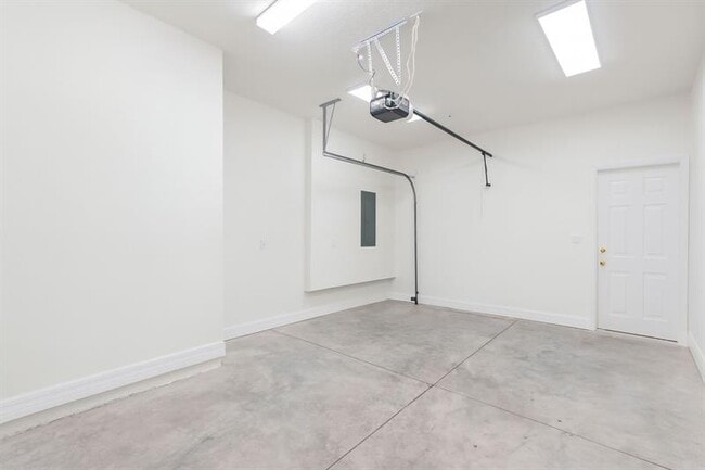 Building Photo - 4828 Chantilly Rd