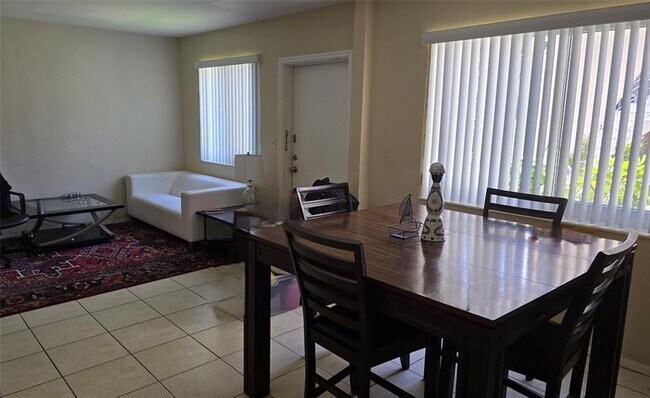 Building Photo - 611 Ponce de Leon Dr