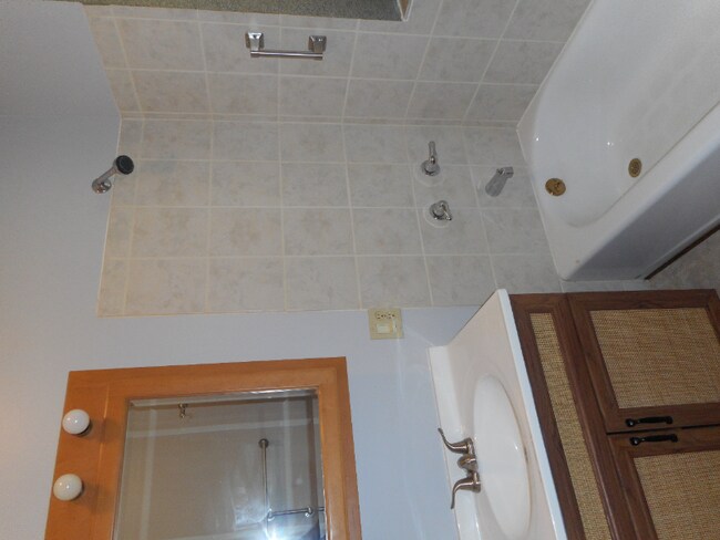 Building Photo - 4618 W Jackson Blvd