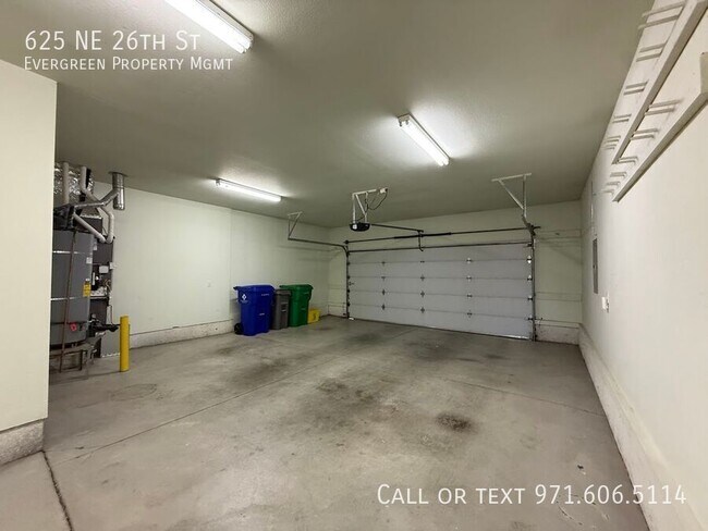 Building Photo - 625 NE 26th St