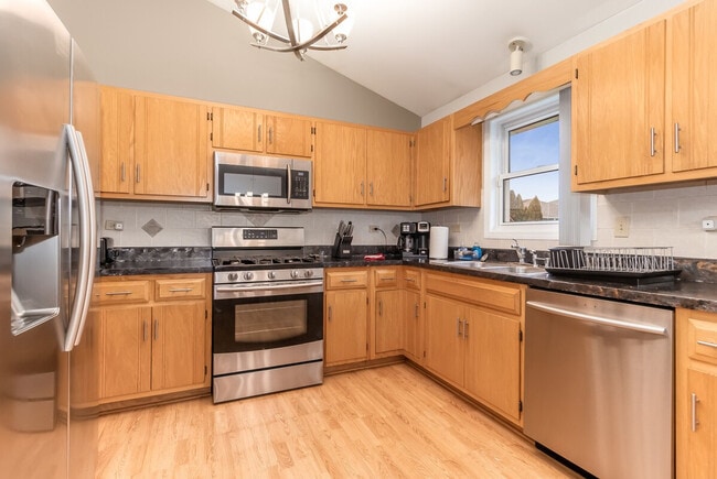 Building Photo - 1212 Johnston Dr